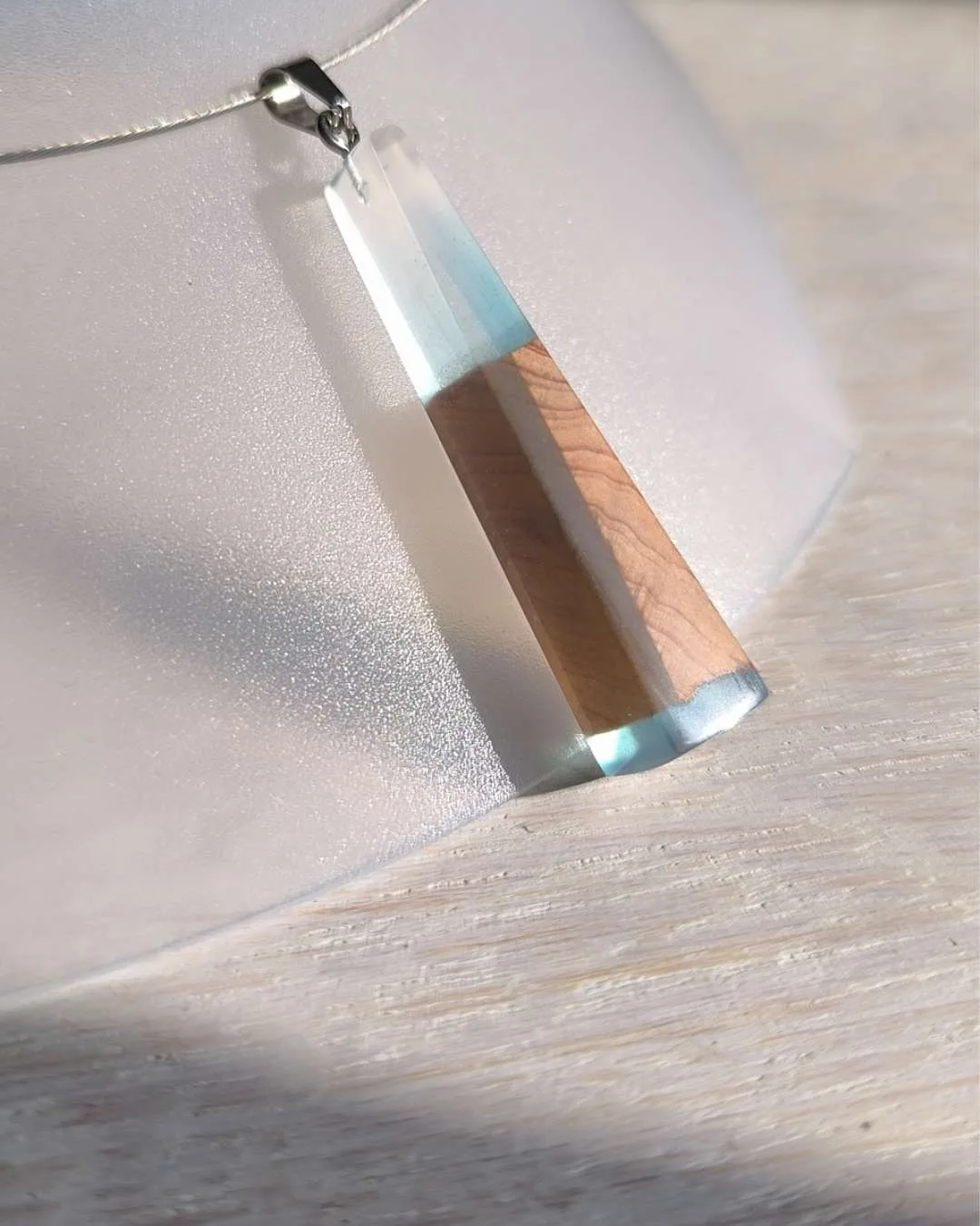 Collier résine époxy genévrier