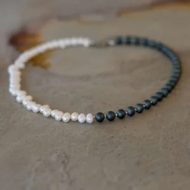 Collier Hématite & perles d’eau douce