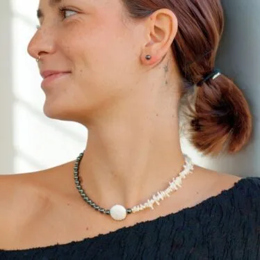 Collier oursin corail blanc hématite